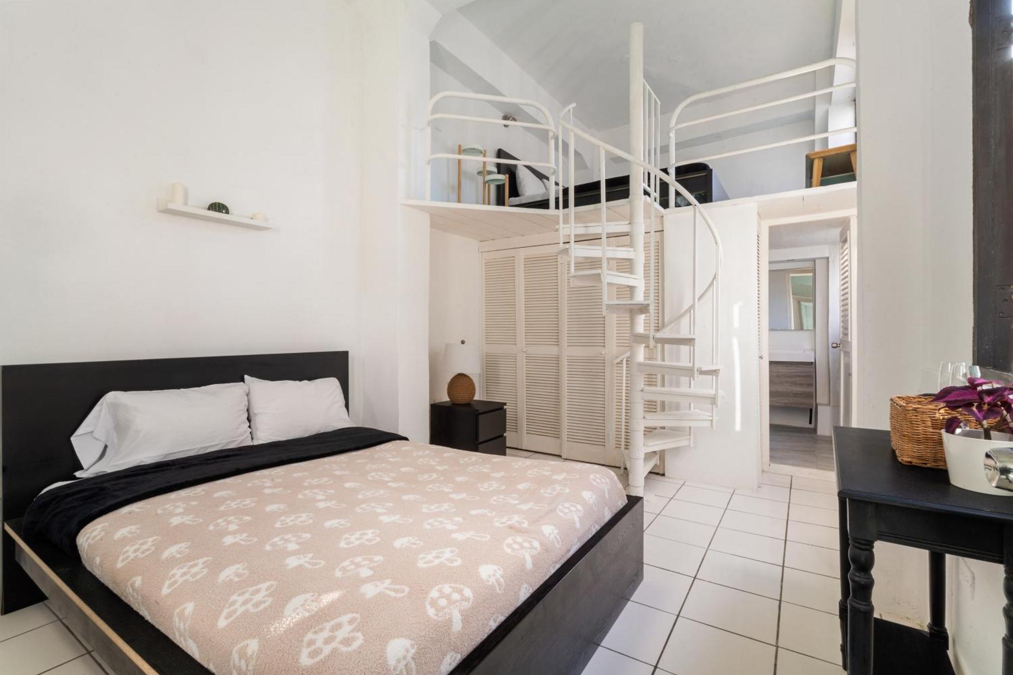 Apartment Spanish Penthouse Historic Mansion Private Patio