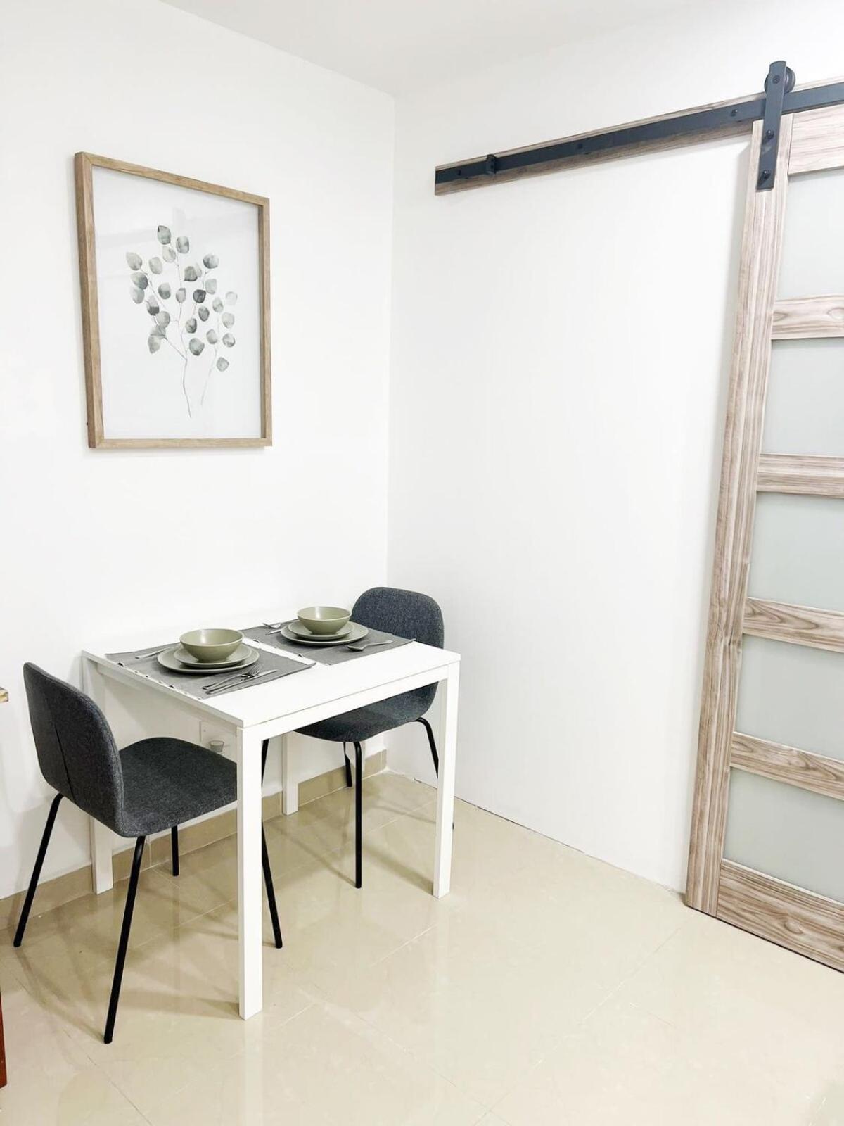 Apartment Front To Convention Center And Tmobil District, Close To The