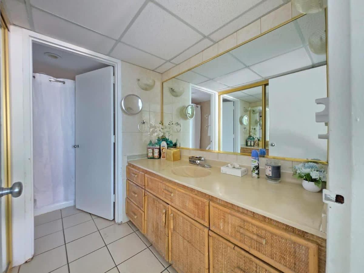 Steps From The - Dining & Nightlife Nearby Apartment *