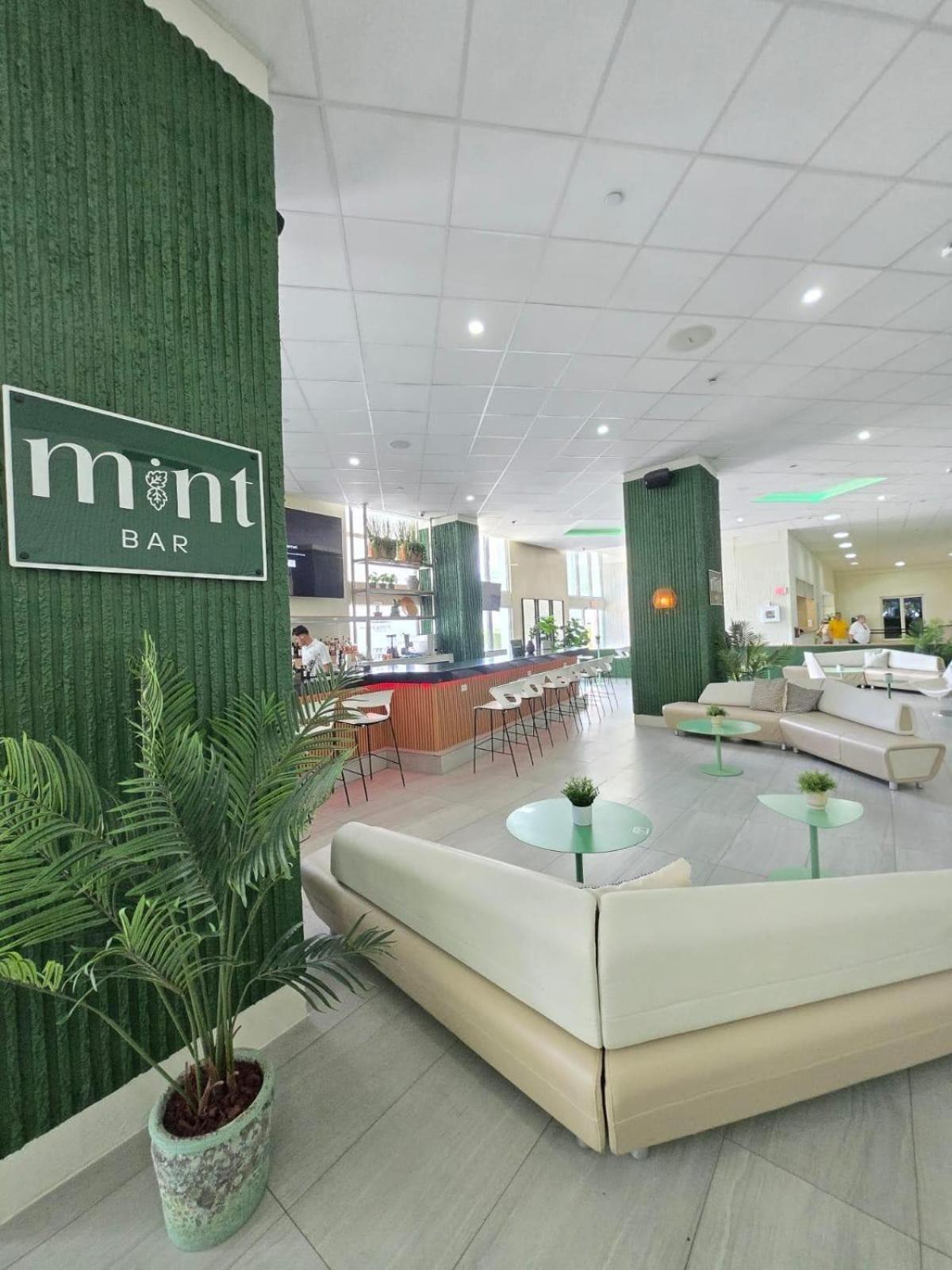 Steps From The - Dining & Nightlife Nearby Apartment San Juan