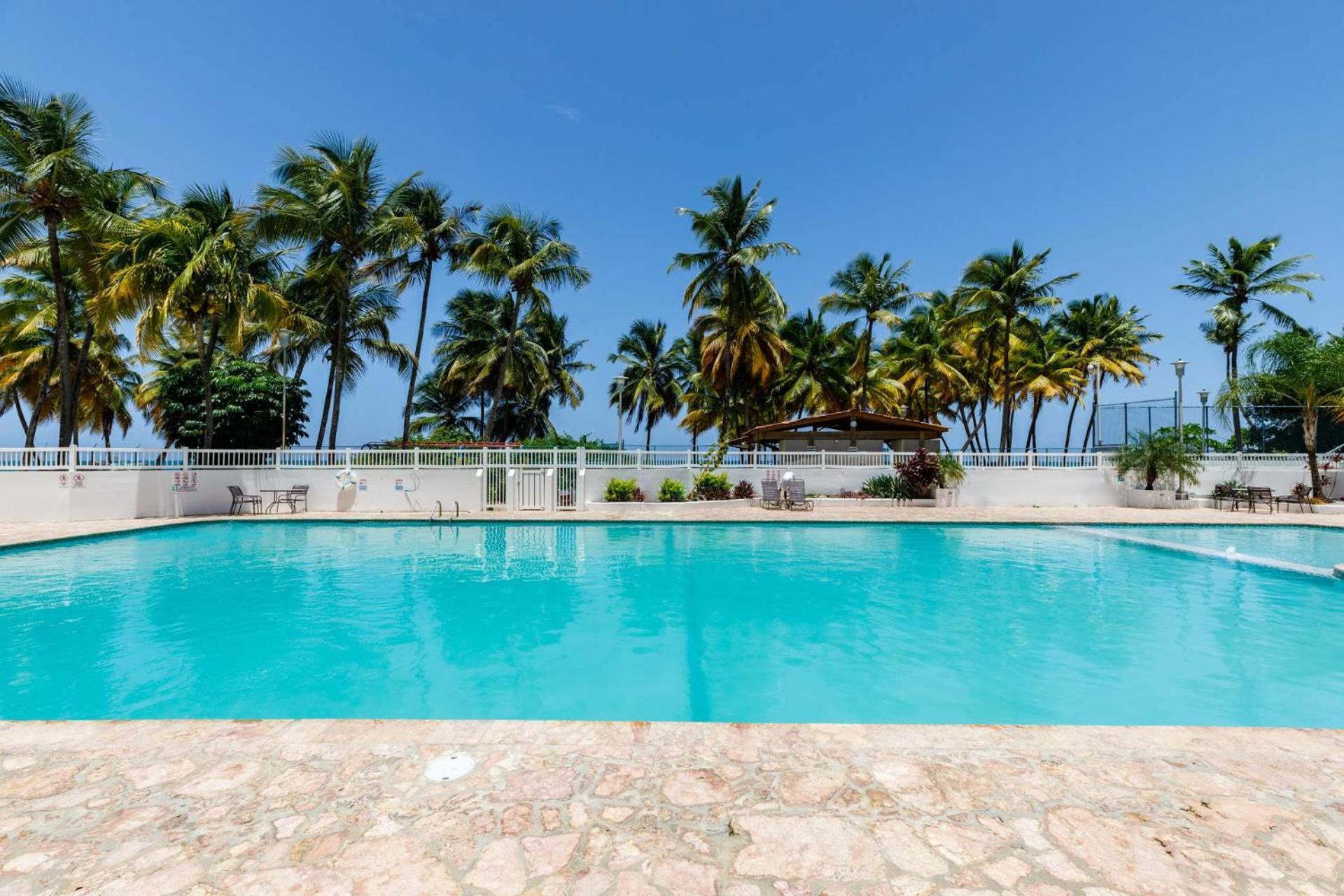 Steps From Foxwoods Casino- Beachfront With Pools Apartment San Juan