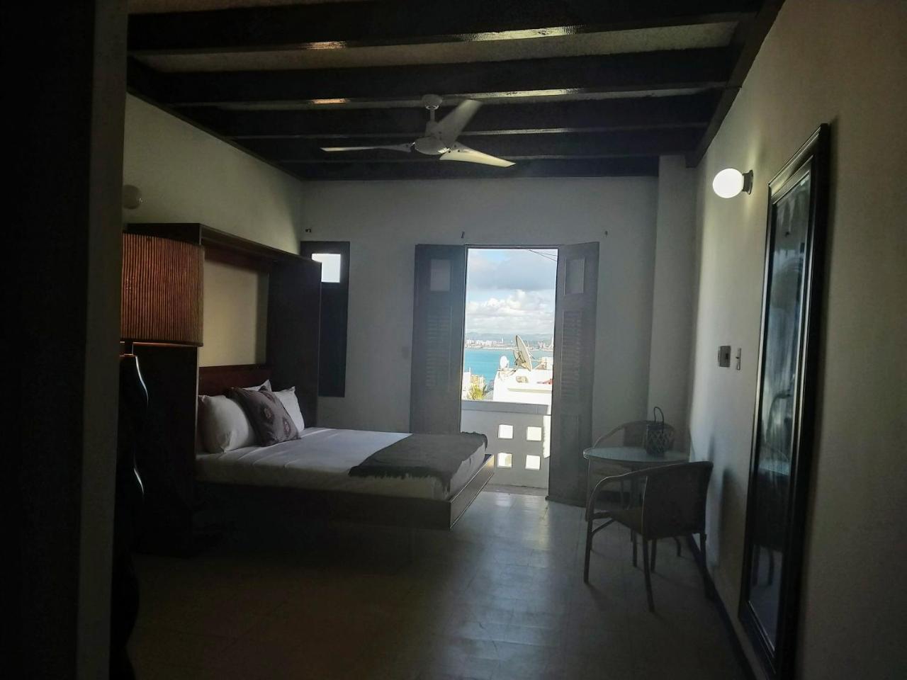 Aparthotel La Capitana Old Building San Juan