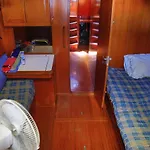 Serenity Boatel In San Juan