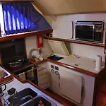 Serenity Boatel In San Juan