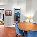 Colonial Villa Just Remodeled 2 Floors Indoor Patio & Tub