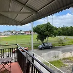 Sunny Breeze 2 Bed Apt Airport And Beaches Are Close