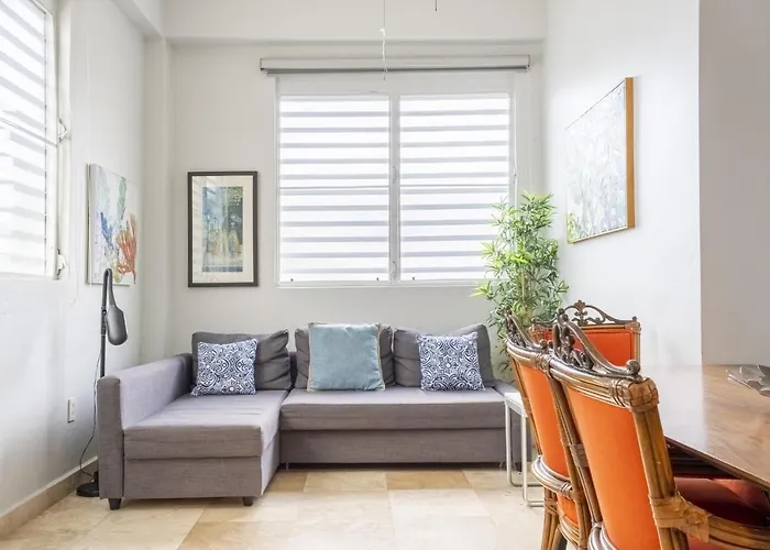 Prime Location At Condado Beach 4Br 3 Ba - Apt 1 & 4