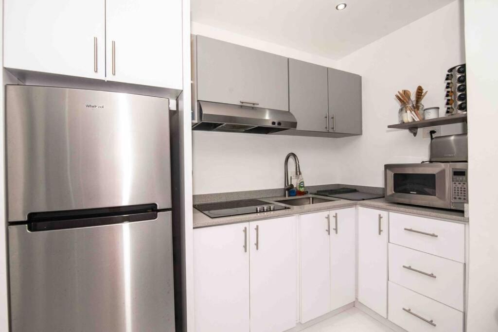 Modern 2br With Kingbed In The Heart Of Isla Verde Strip Apartment
