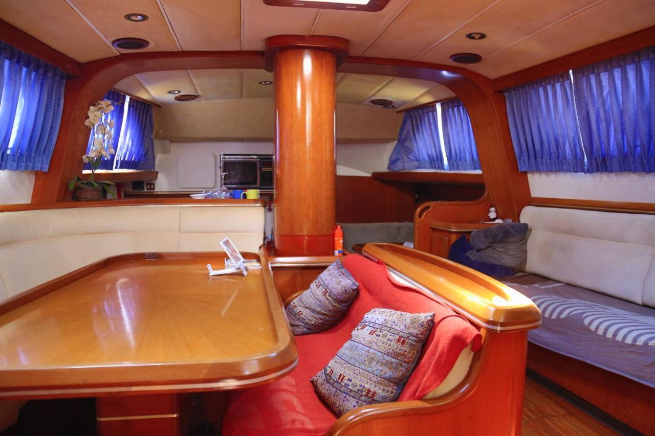 Botel Serenity Boatel In *
