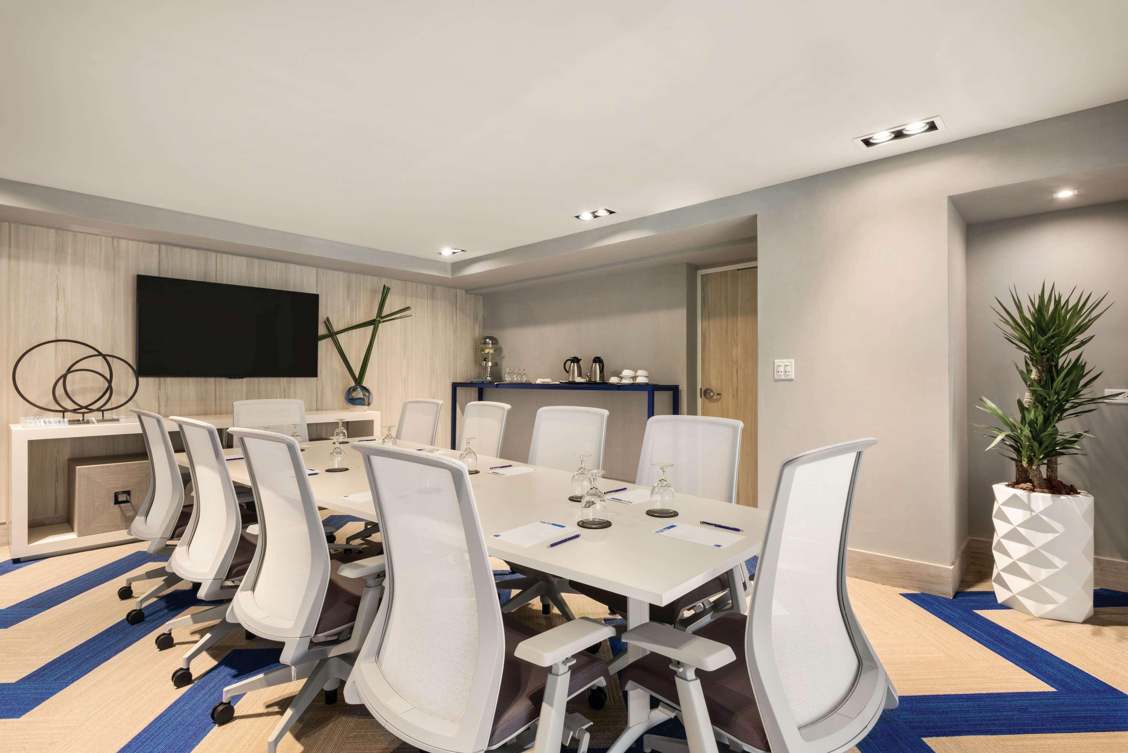 Hotel Tryp By Wyndham Isla 3*