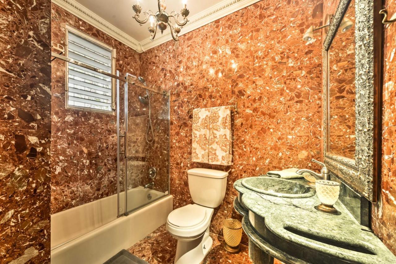 Luxurious With Pool - Walk To Beach! *