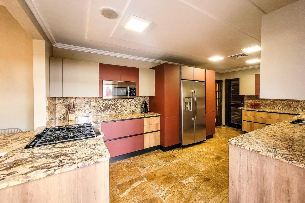 Luxurious With Pool - Walk To Beach!