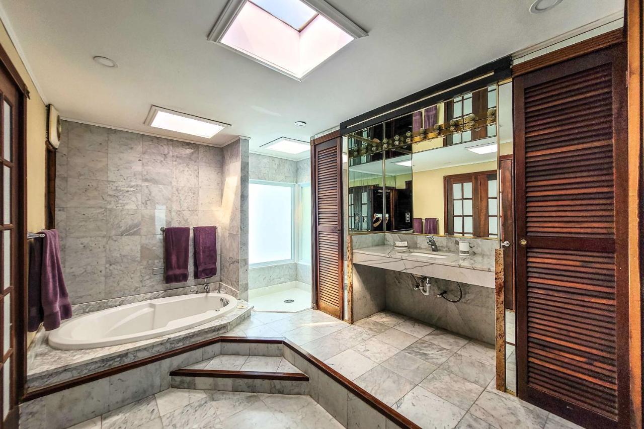 Luxurious With Pool - Walk To Beach! Holiday home *
