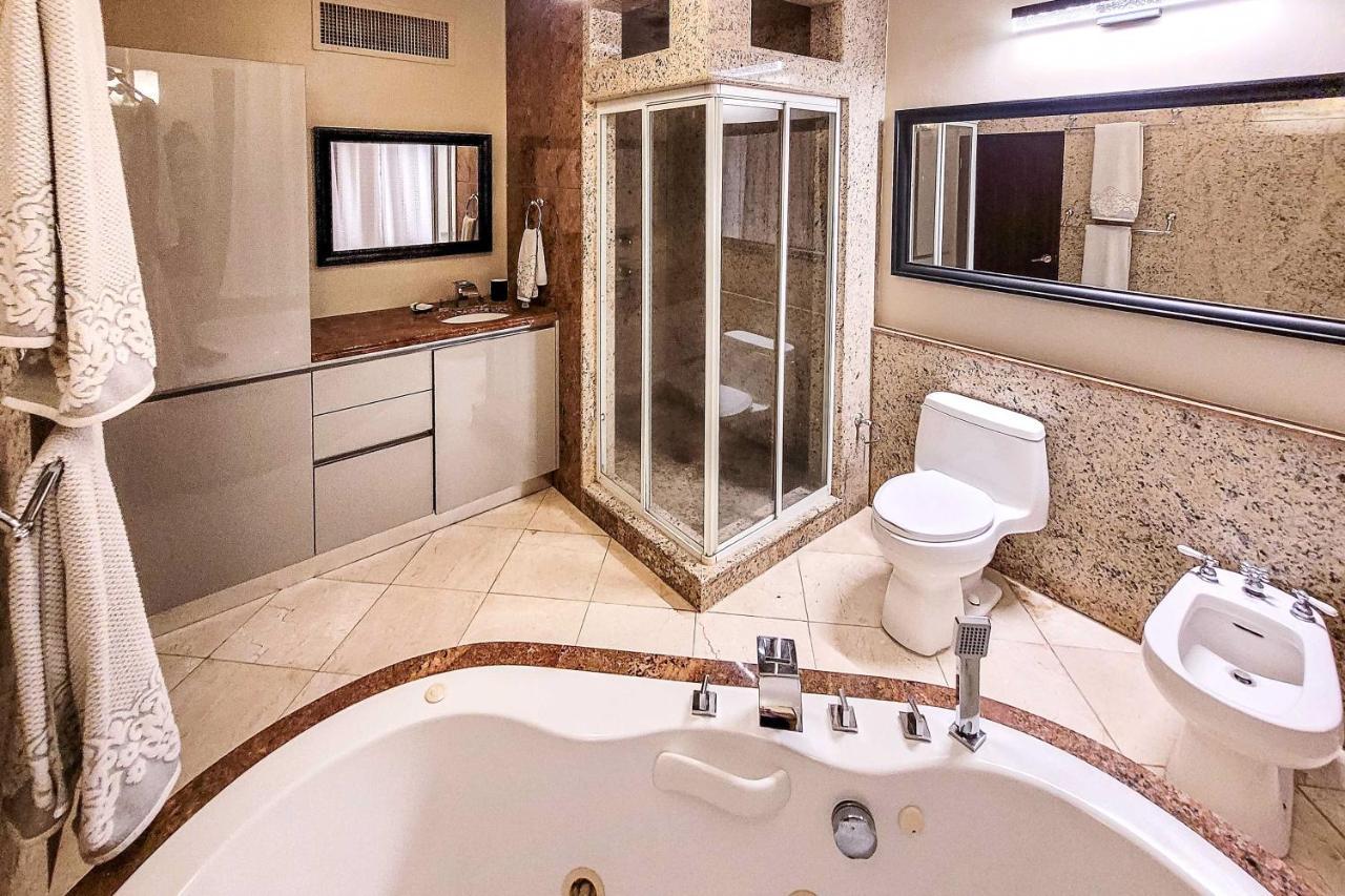 Luxurious With Pool - Walk To Beach! *
