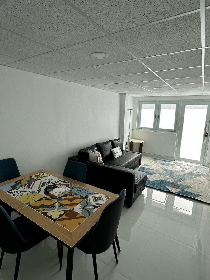 Majestic 2-bedroom Beachside Apartment San Juan