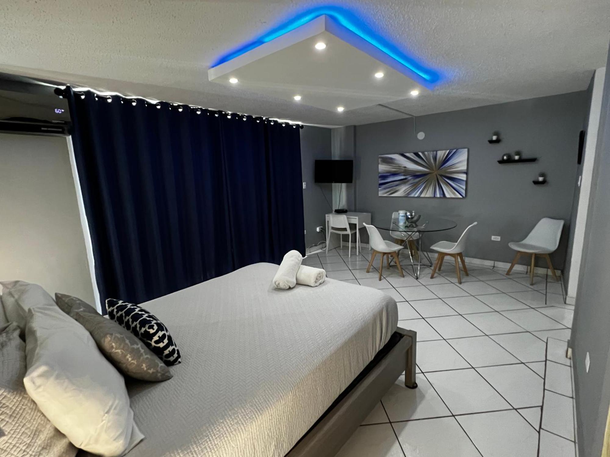 Isla Puerto Rico, One Queen Bed Apartment San Juan