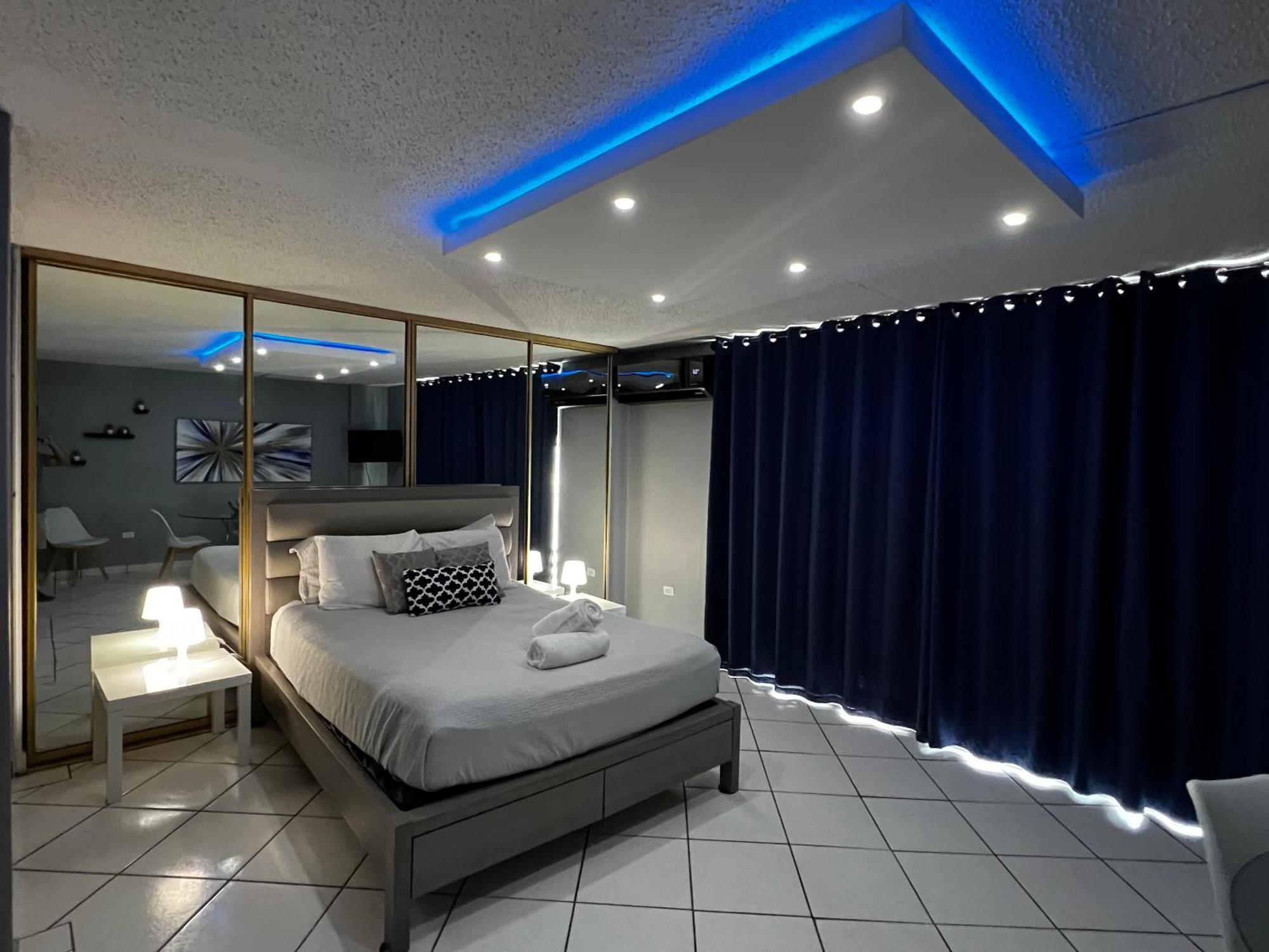 Apartment Isla Puerto Rico, One Queen Bed