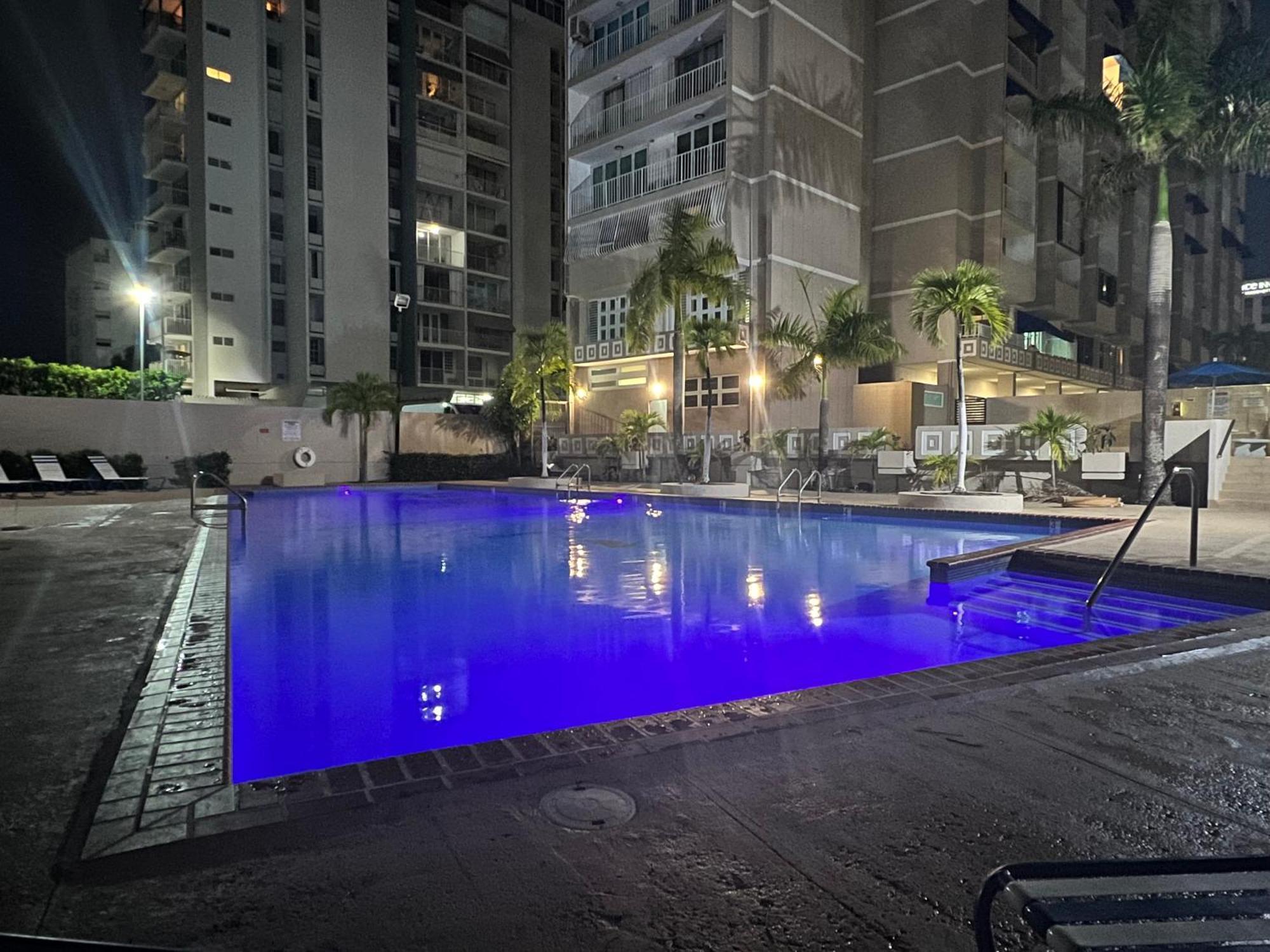 Isla Puerto Rico, One Queen Bed Apartment San Juan