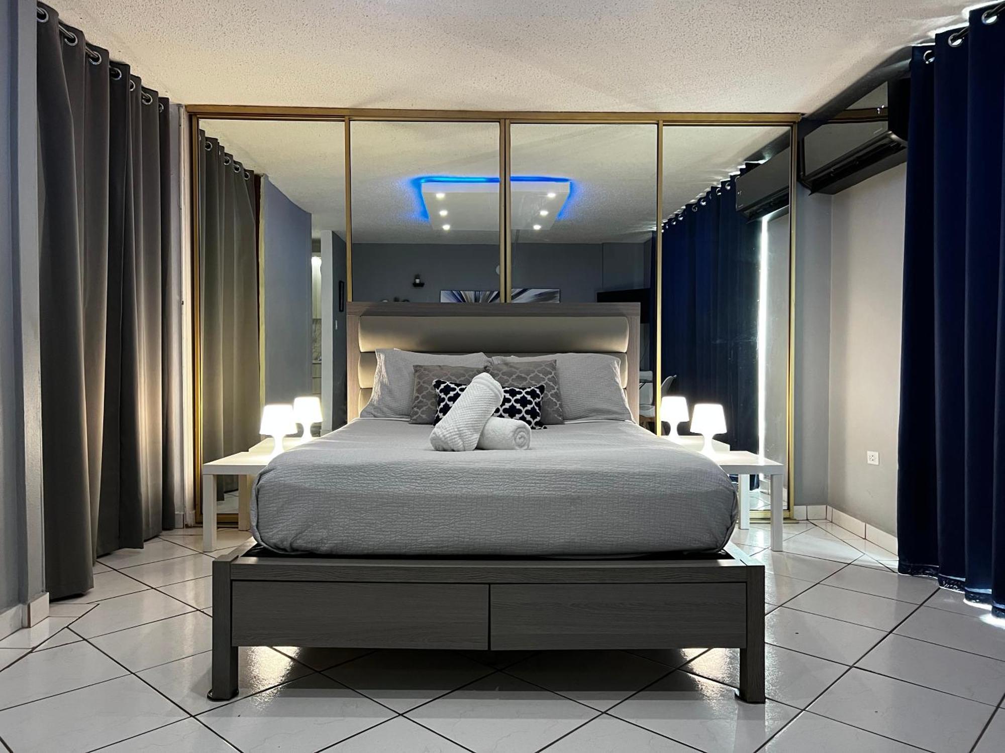 Isla Puerto Rico, One Queen Bed Apartment San Juan