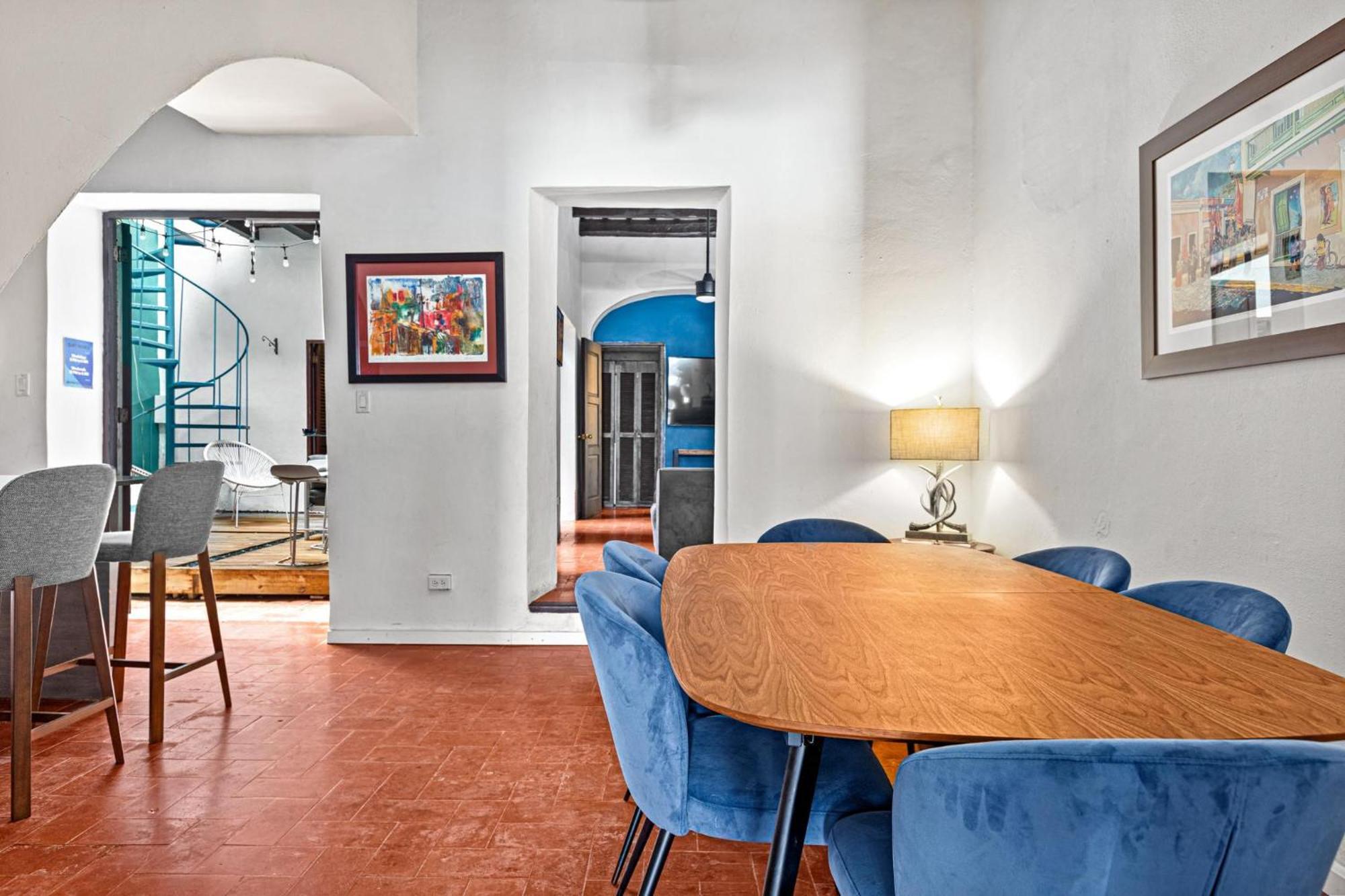 Colonial Just Remodeled 2 Floors Indoor Patio & Tub Apartment San Juan