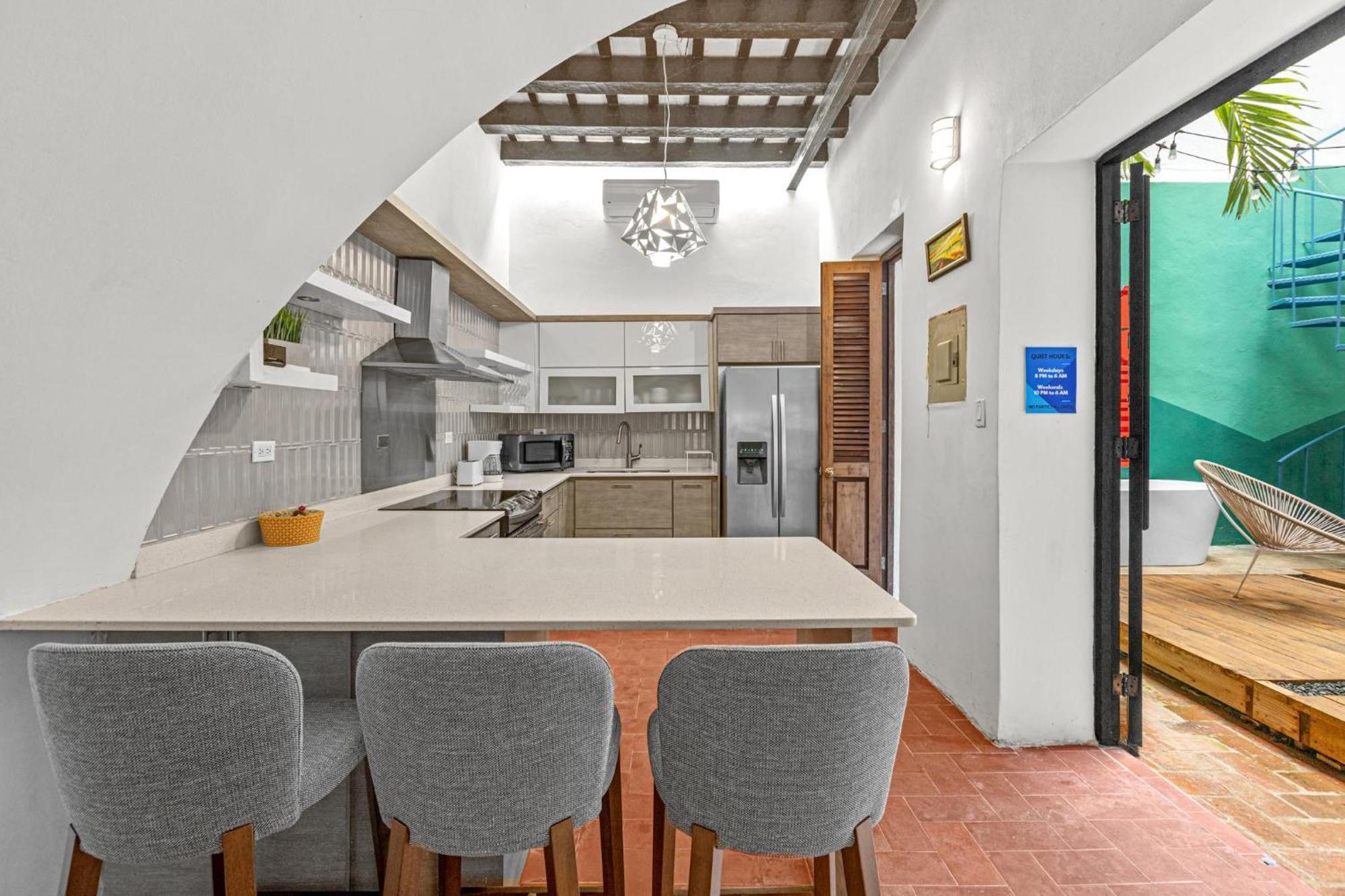Apartment Colonial Just Remodeled 2 Floors Indoor Patio & Tub