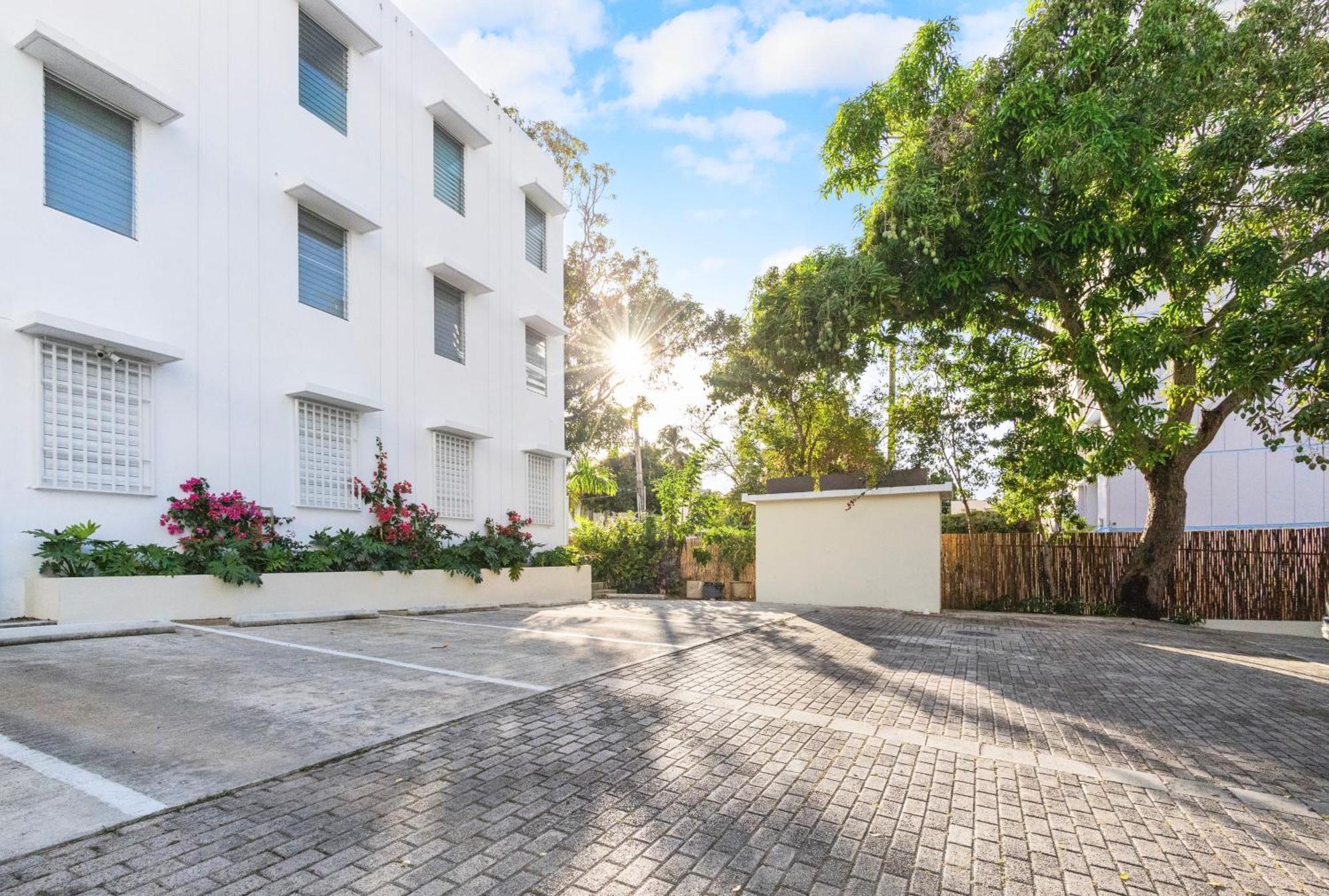 Hidden Gem In Miramar- Power Generator- Parking Apartment