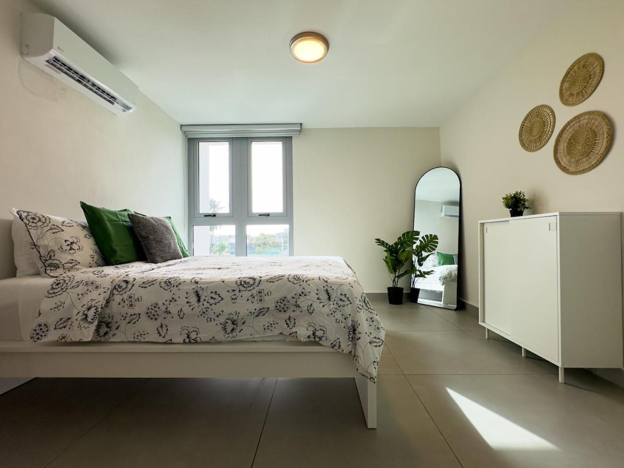 Apartment Luxury Apt - 2 Pools & Generator! *