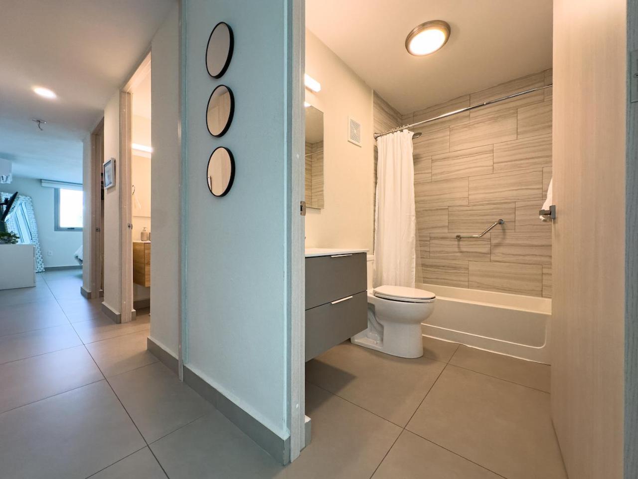 Luxury Apt - 2 Pools & Generator! Apartment *