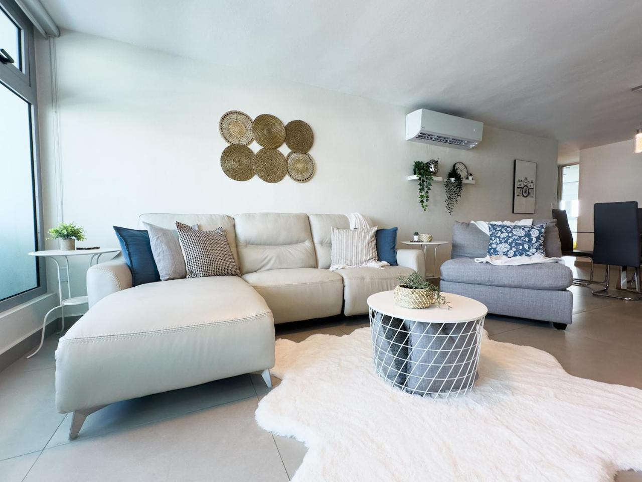 Apartment Luxury Apt - 2 Pools & Generator! *