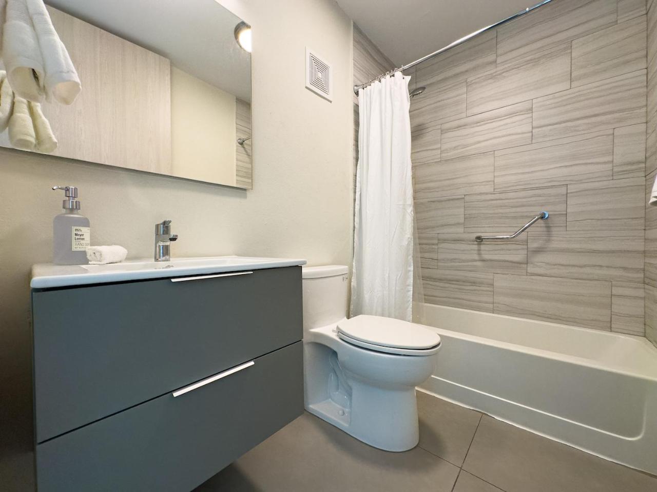 Apartment Luxury Apt - 2 Pools & Generator! San Juan