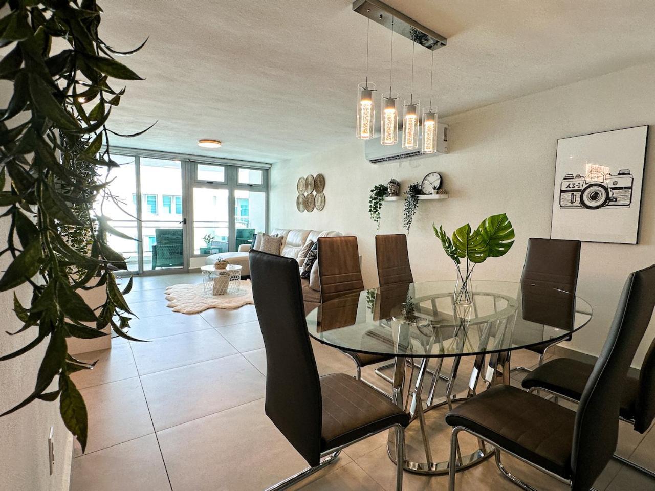 Luxury Apt - 2 Pools & Generator!