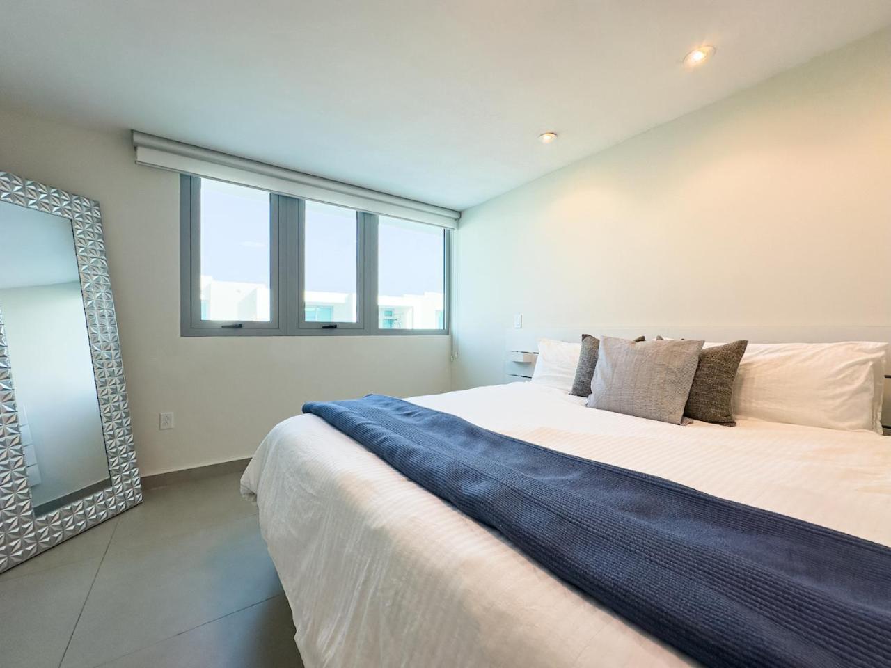 Luxury Apt - 2 Pools & Generator! Apartment *