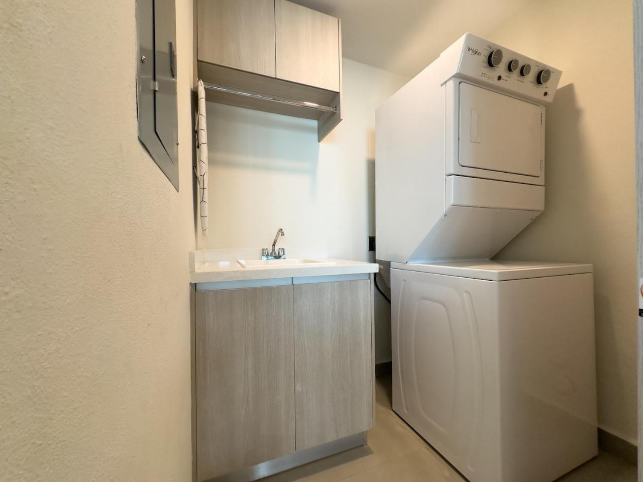 Luxury Apt - 2 Pools & Generator! Apartment *