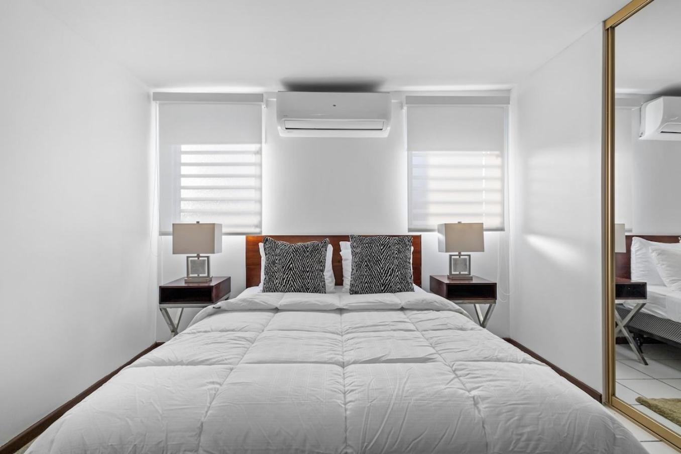 Hidden Gem In Miramar- Power Generator- Parking Apartment
