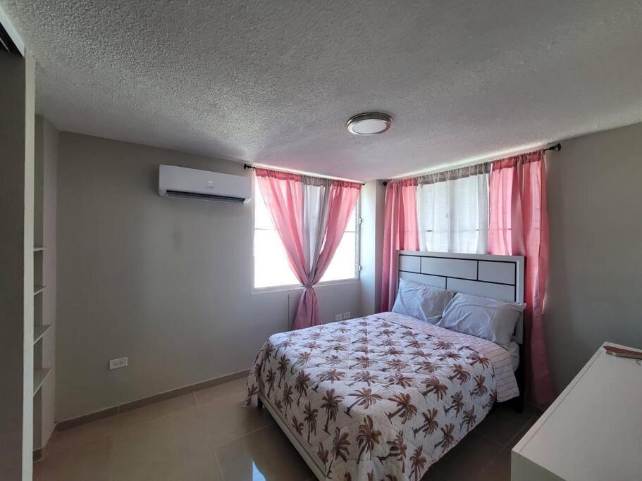 In San Juan, Coliseo Apartment *
