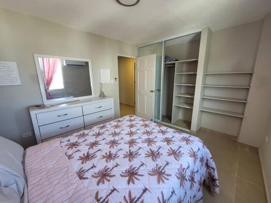 In San Juan, Coliseo Apartment *