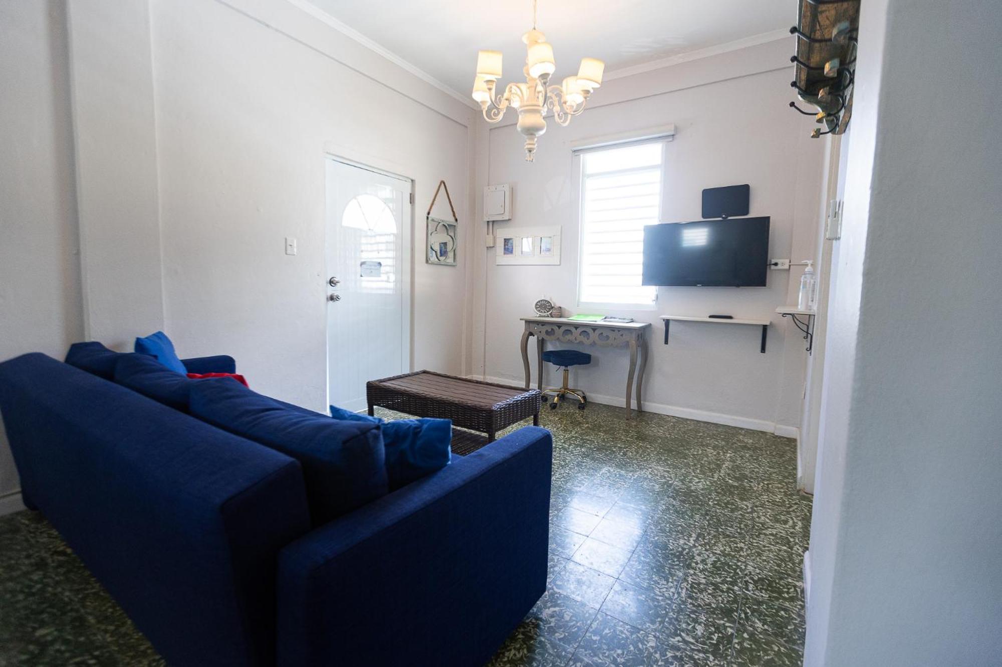 Apartment 201-vintage Modern Haven In The City, Near The With Free Parking *