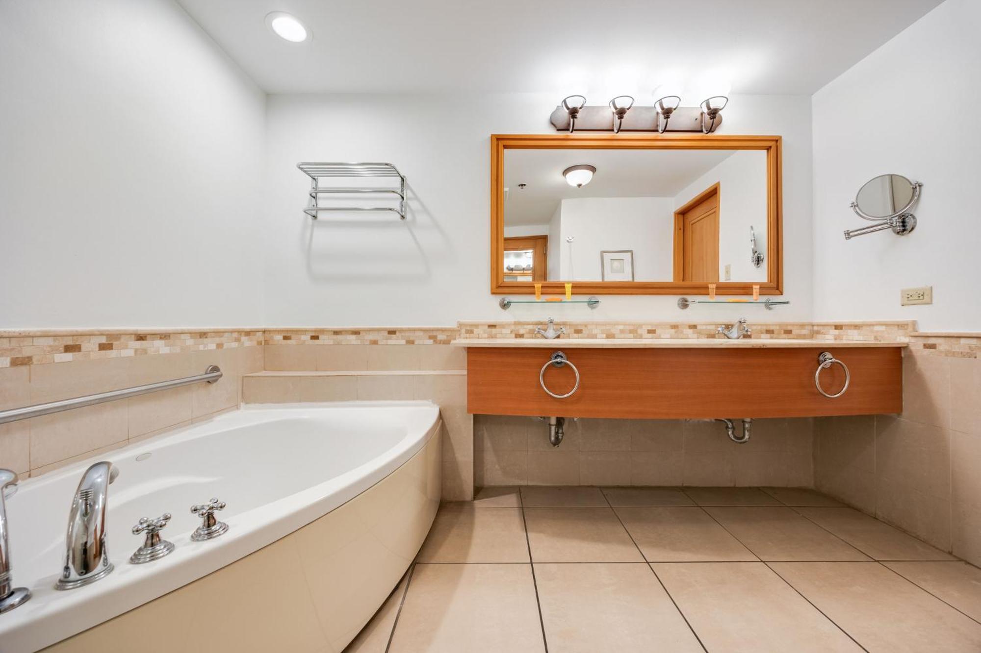 Balcony With Views Pool In Condado Apartment San Juan
