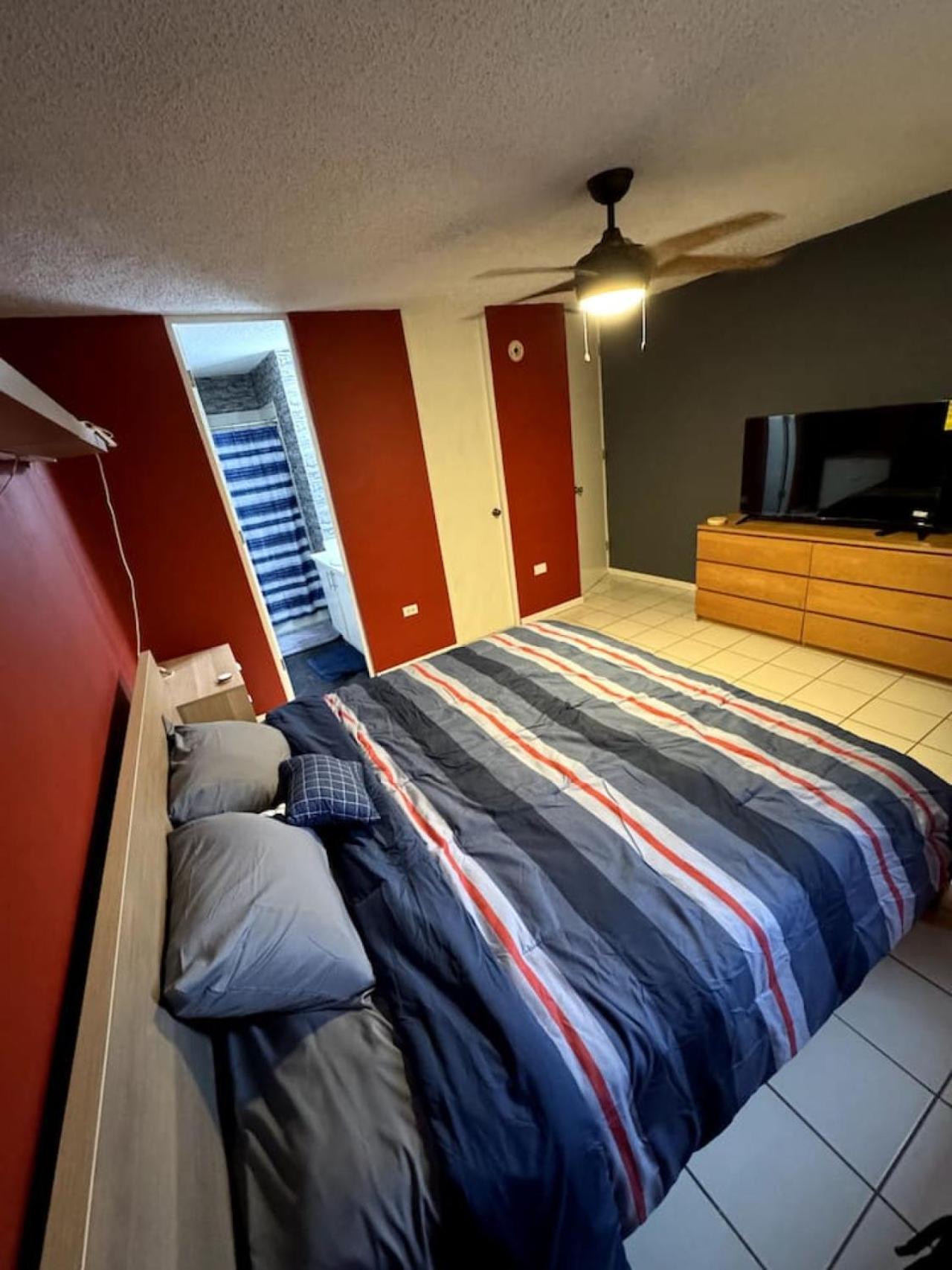 Apartment King Bed With Private Bath In Shared