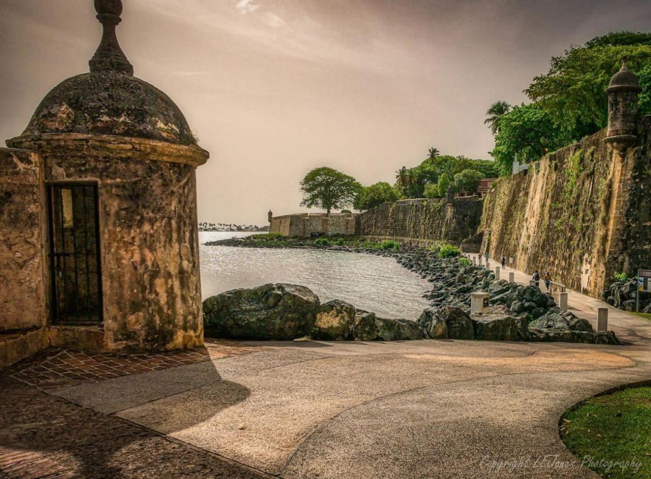 King Bed With Private Bath In Shared San Juan