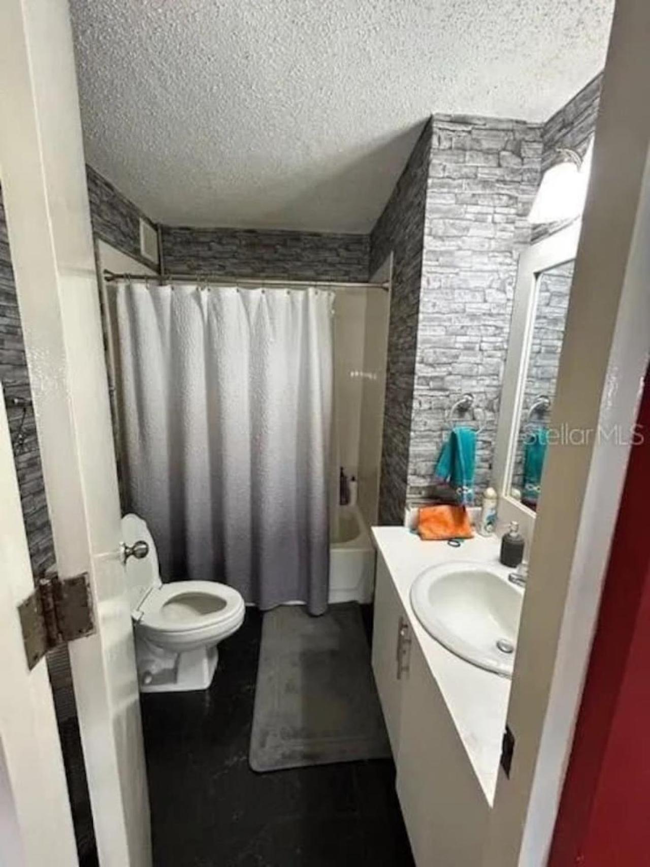 Apartment King Bed With Private Bath In Shared San Juan