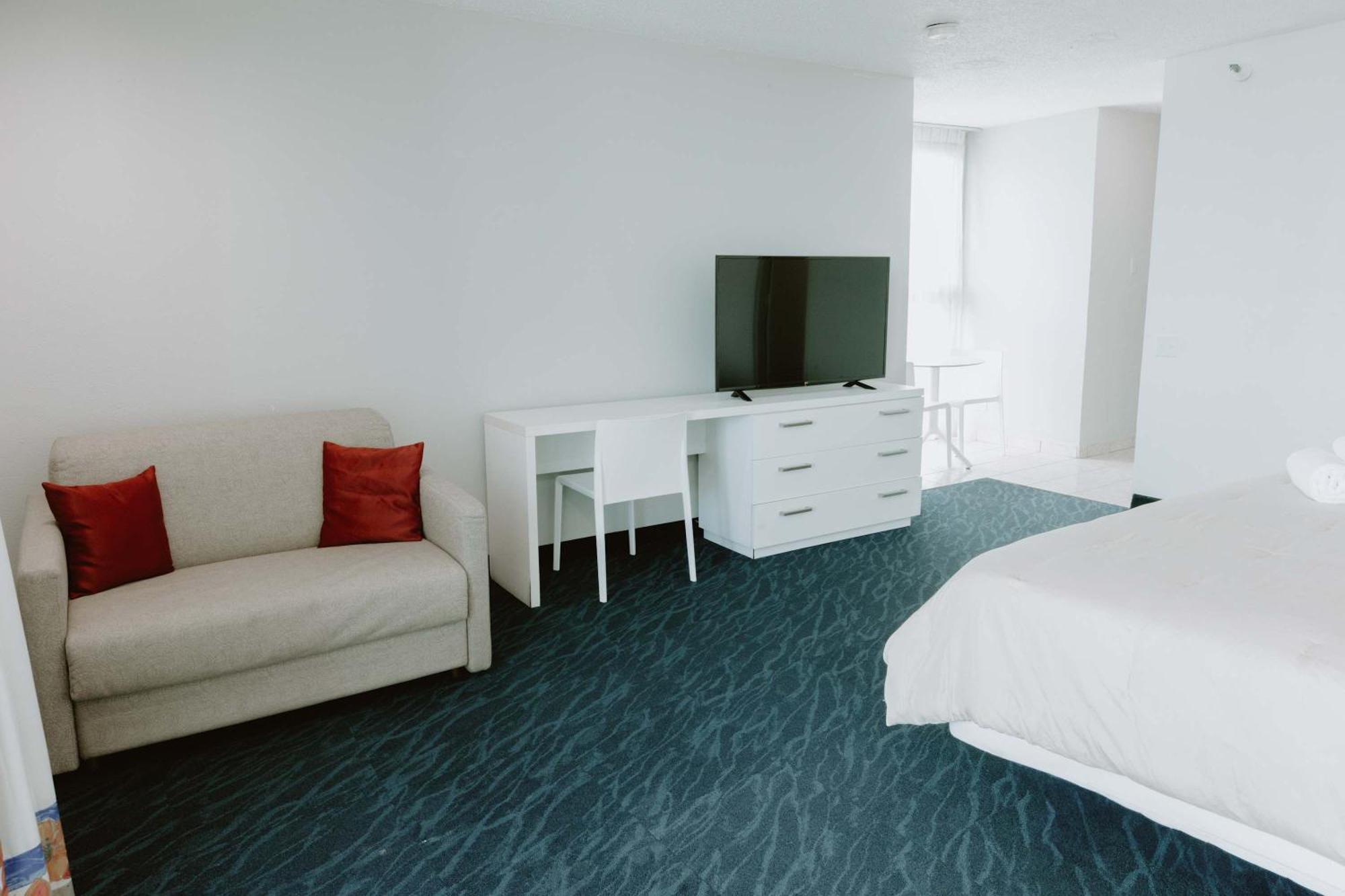 At Esj -king Bed & Access *