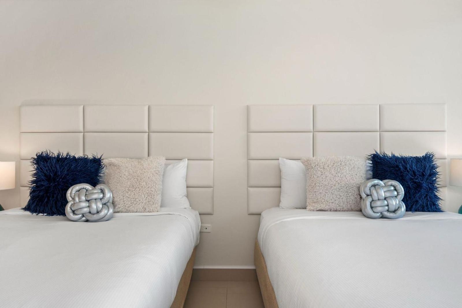 The Sunrise With Ocean View L 2 Queen Beds *
