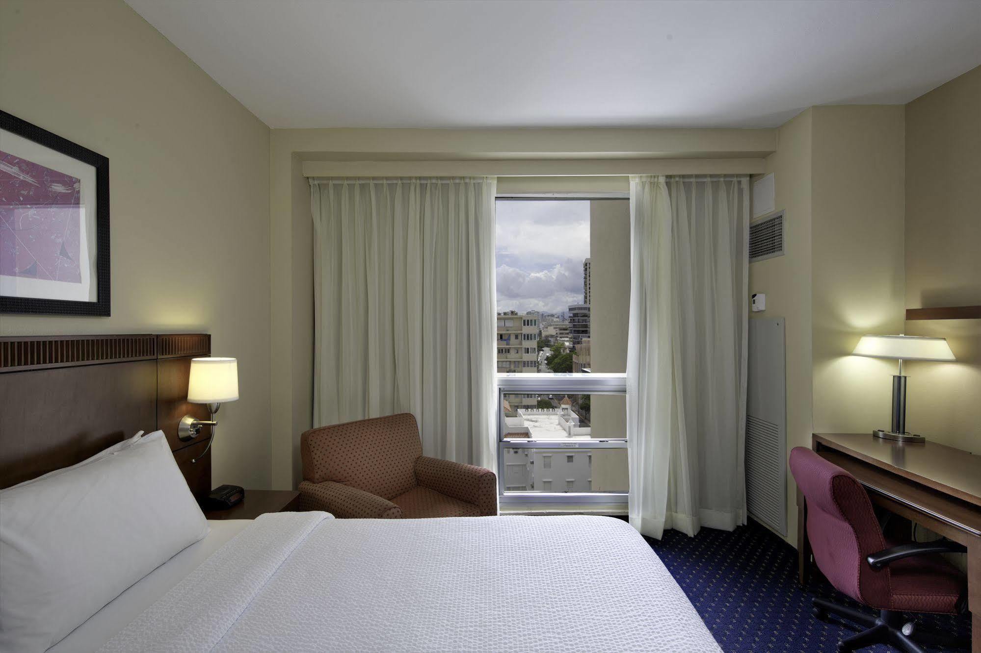 Courtyard By Marriott Miramar Hotel