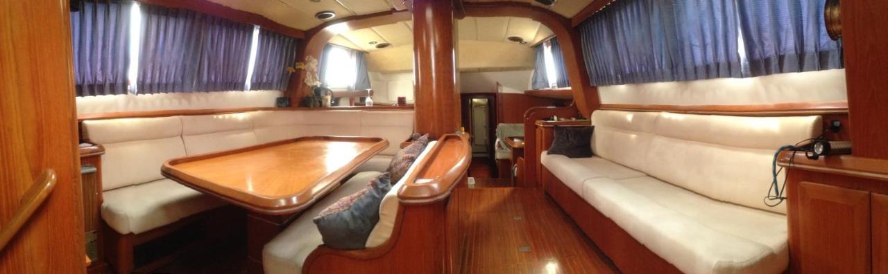 Serenity Boatel In Botel