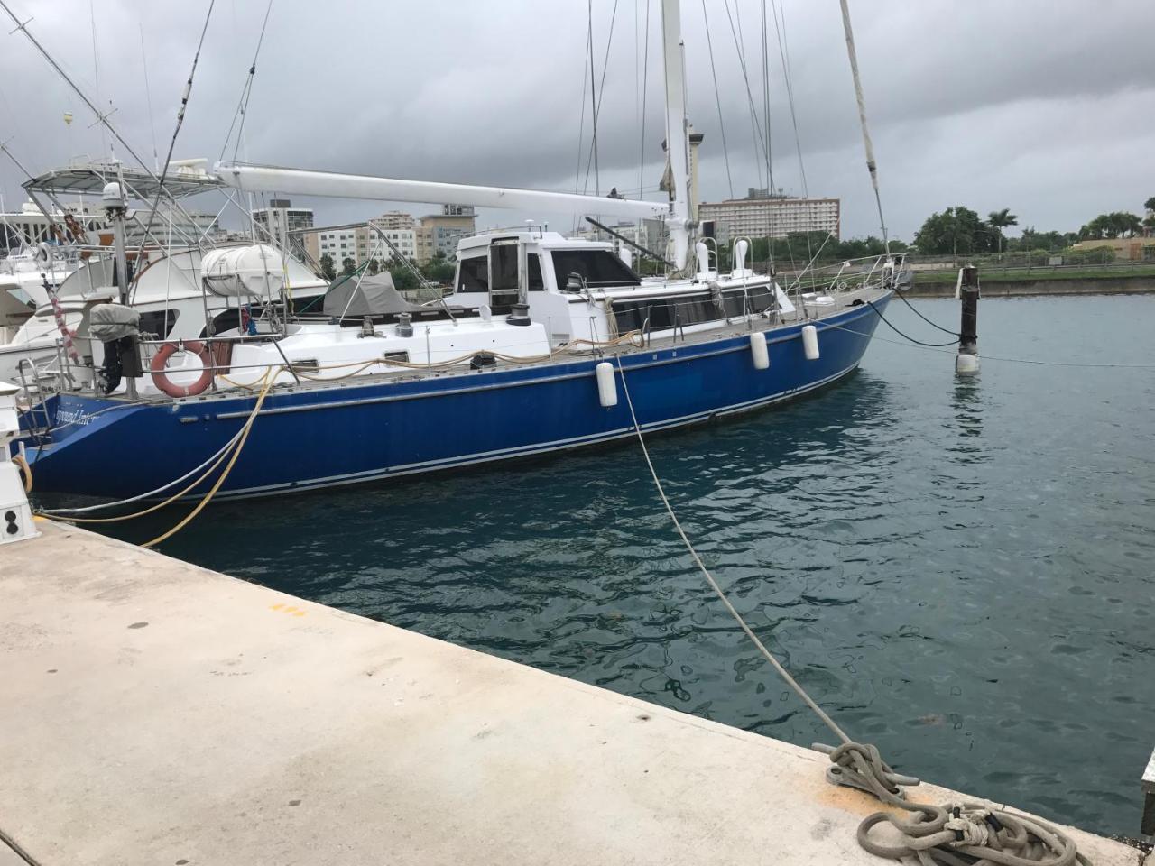 Serenity Boatel In Botel *