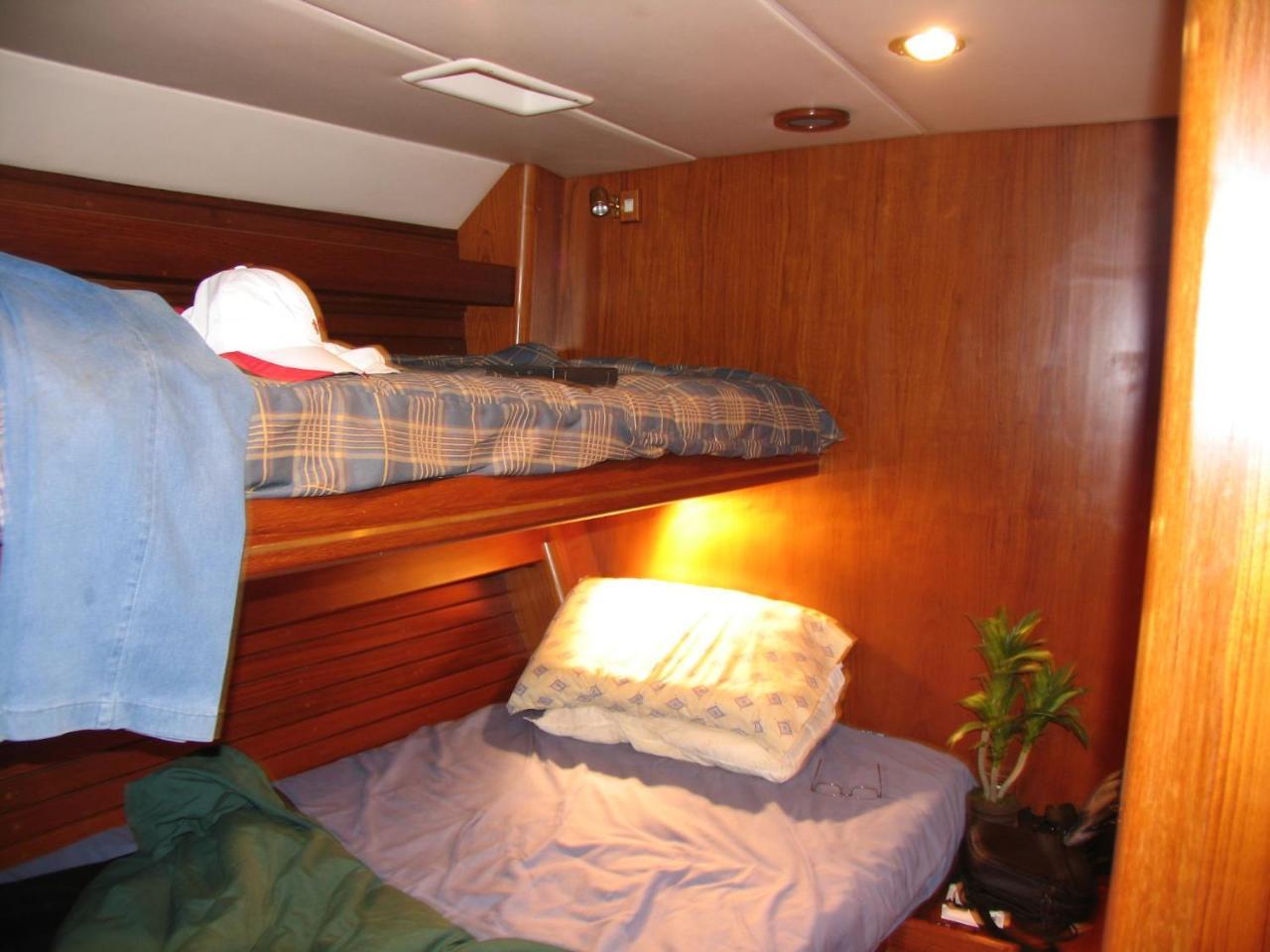 Serenity Boatel In Botel *
