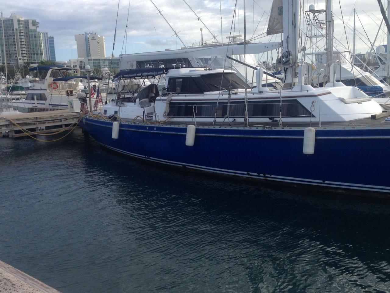 Serenity Boatel In Botel