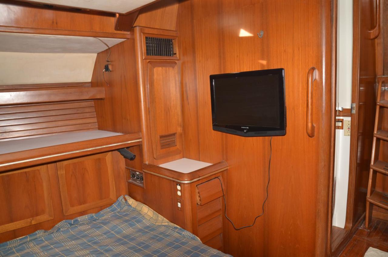 Serenity Boatel In San Juan