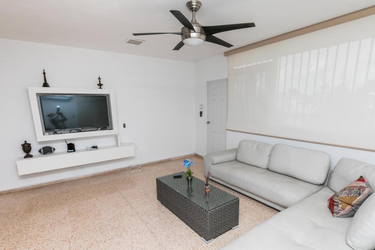 Beach House Guest house San Juan
